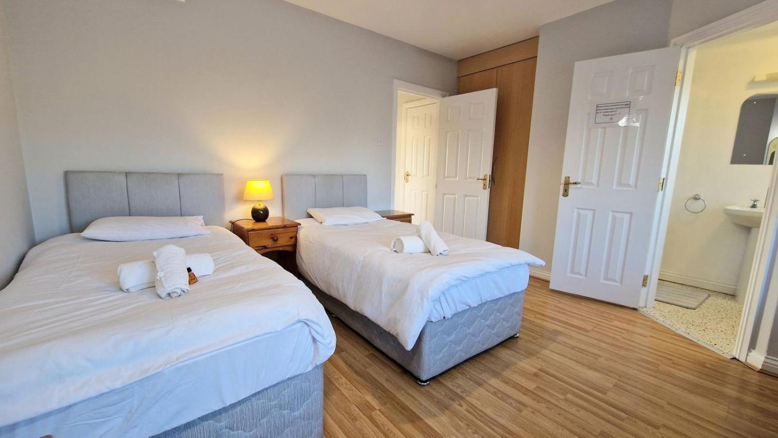 Cosy 3 Bedroom All Ensuites Galway Exterior photo